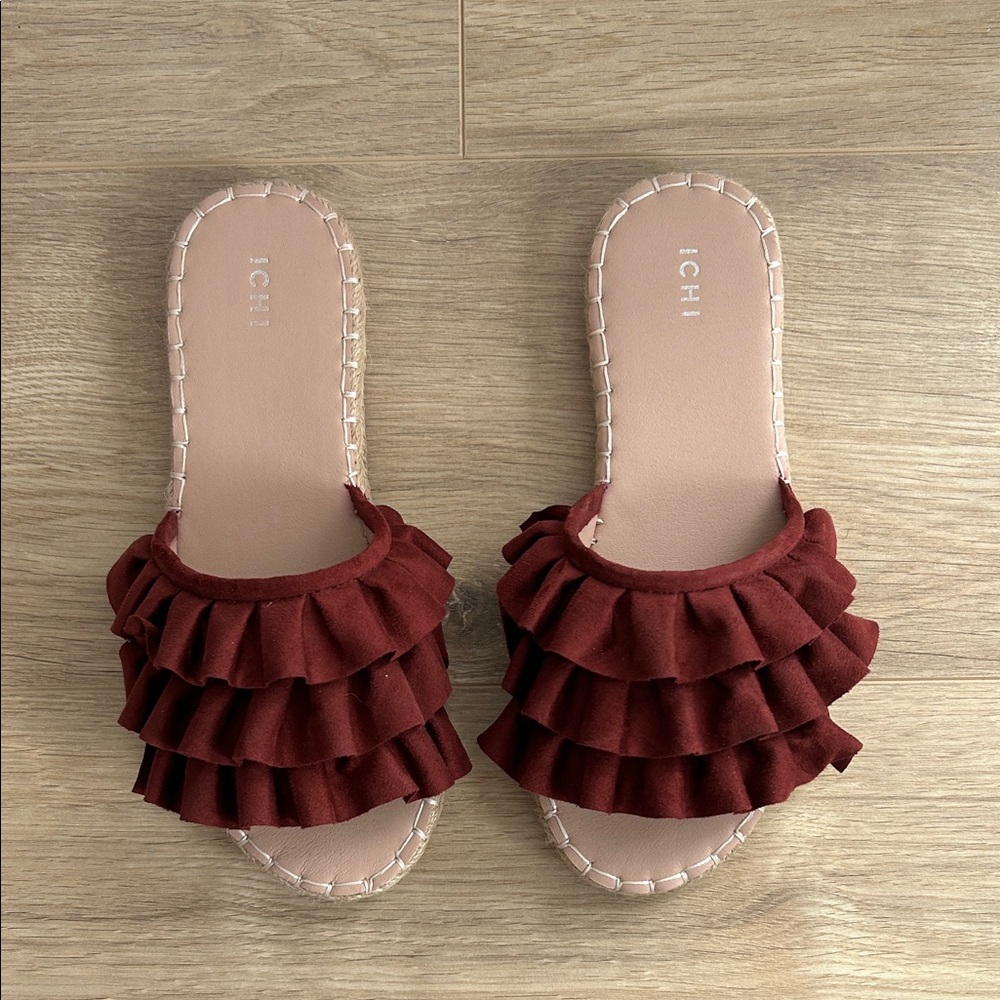 Ruffle Slides - Picture 2 of 7
